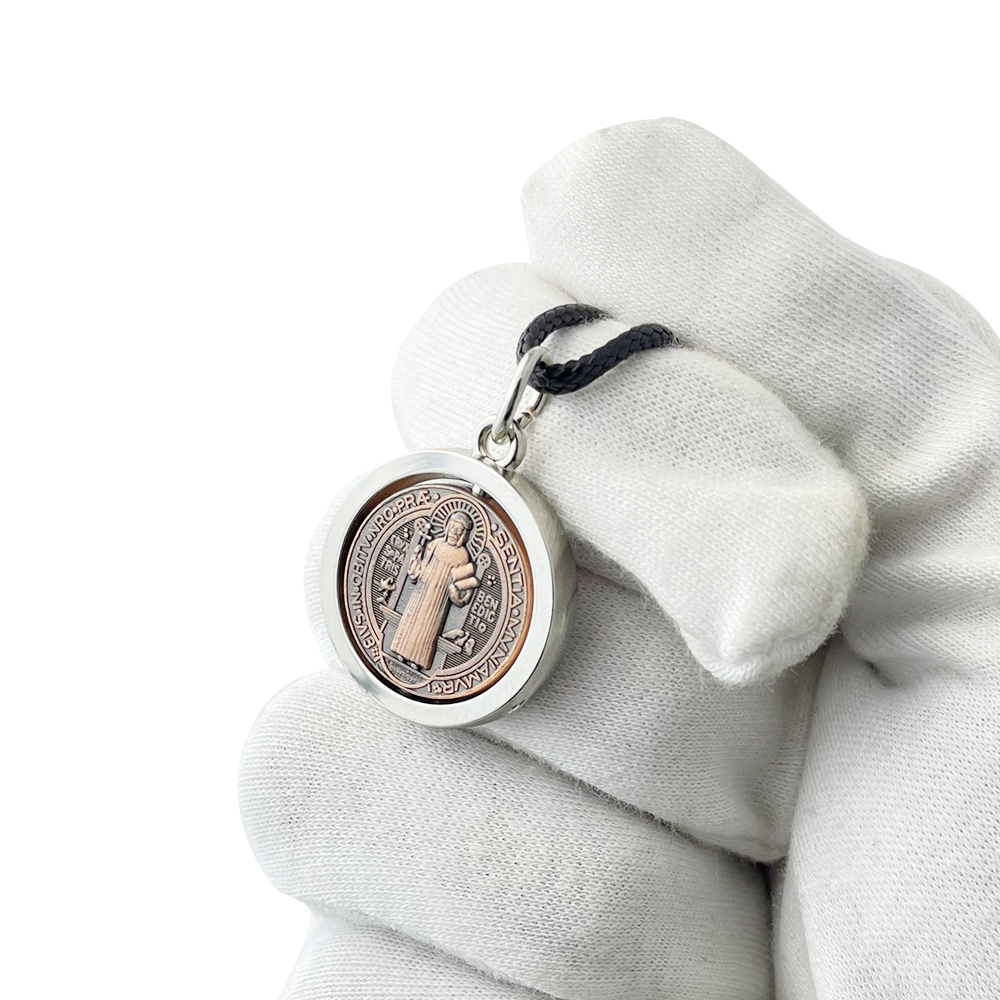 New St Benedict Medal Necklace - The Jewelry & Watches 评论和价格