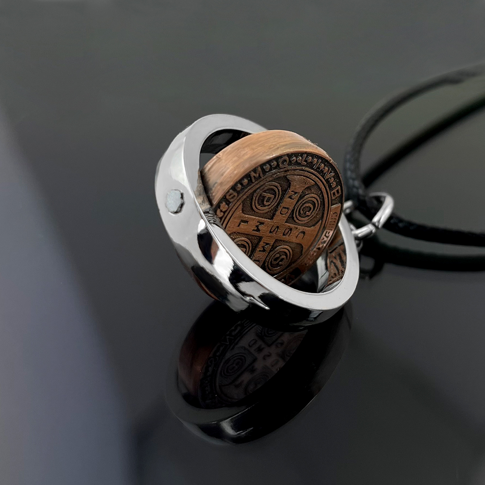New St Benedict Medal Necklace - The Jewelry & Watches 评论和价格